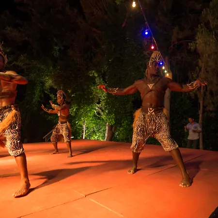 منتجع تراس بيتش ريزورت الشامل كلياً